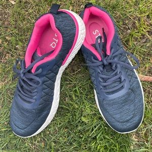 Ladies size 9 STQ Sneakers